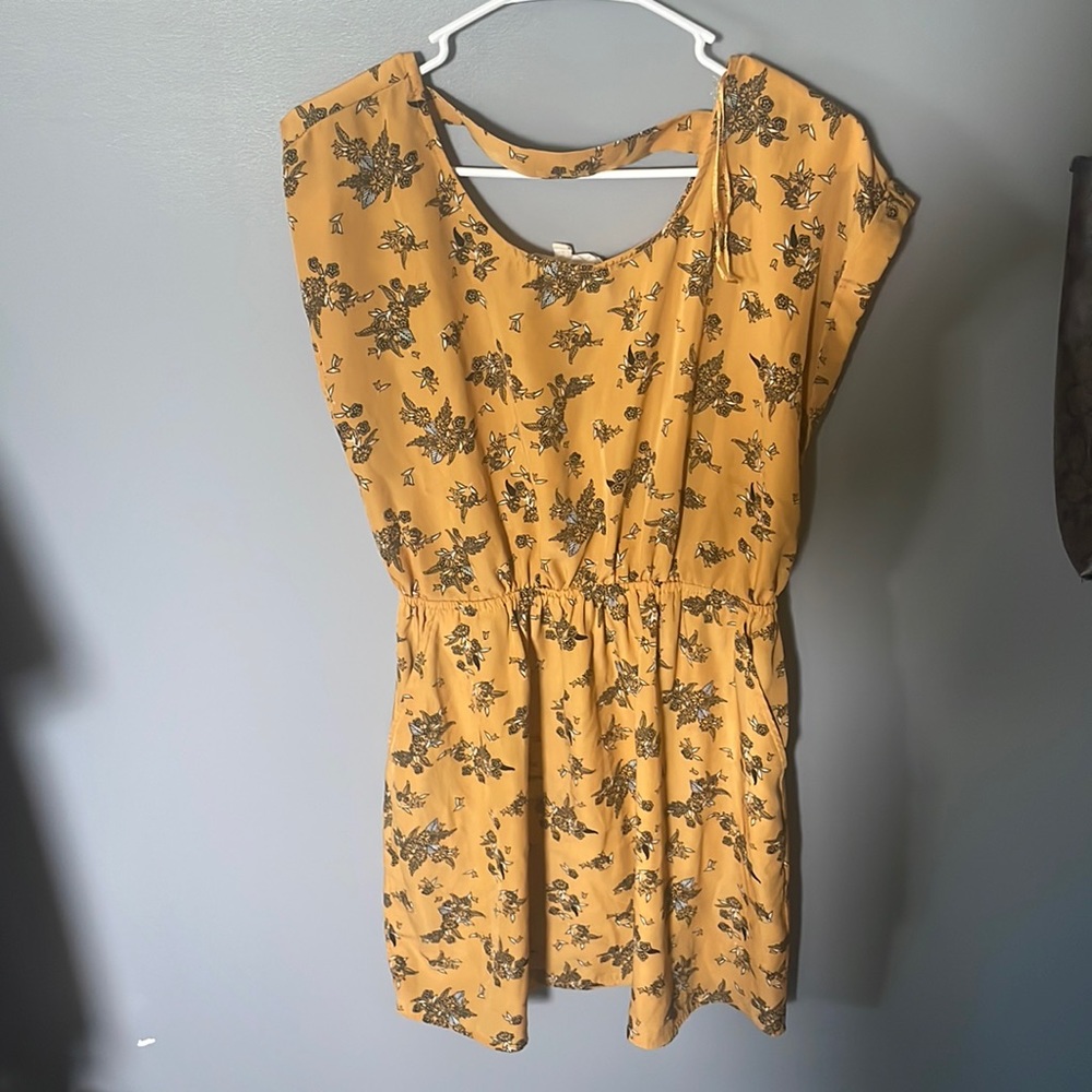 Yellow dress